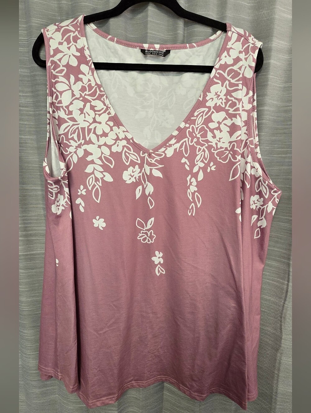 BloomChic Mauve-Pink Floral V-Neck Tank